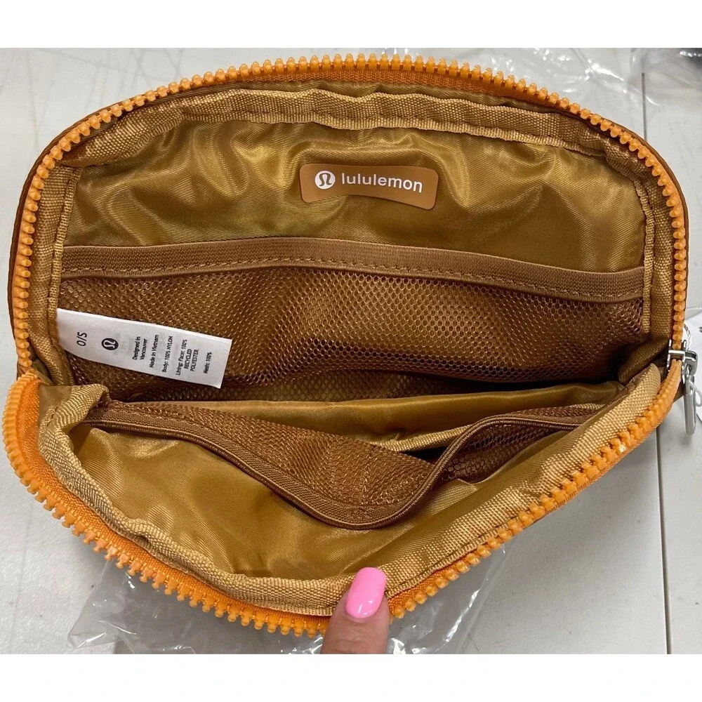 Lululemon Everywhere Belt Bag 1L Brown NWT - Picture 5 of 6
